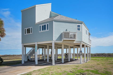 Vista Del Mar House in Hitchcock