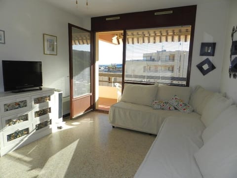 Appartement 2 pièces avec terrasse et parking à 150m de la plage - FR-1-251-767 Apartment in Bormes-les-Mimosas