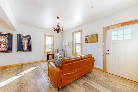 Farm House - Lorrayne Ranch House in Park County