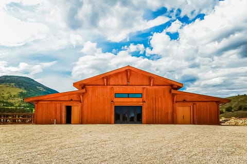 Farm House - Lorrayne Ranch House in Park County