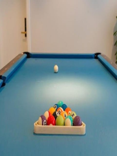 Billiard, Game Room