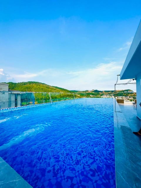 Day, Natural landscape, Pool view, Swimming pool