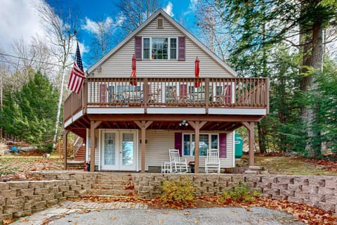 Shoreline Serenade House in Gilmanton