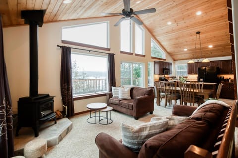 Lakeside Hideaway House in Kootenai County