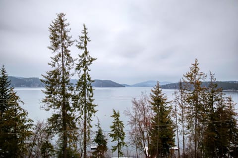 Lakeside Hideaway House in Kootenai County