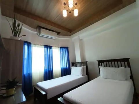 Bed, Photo of the whole room, Bedroom, air conditioner