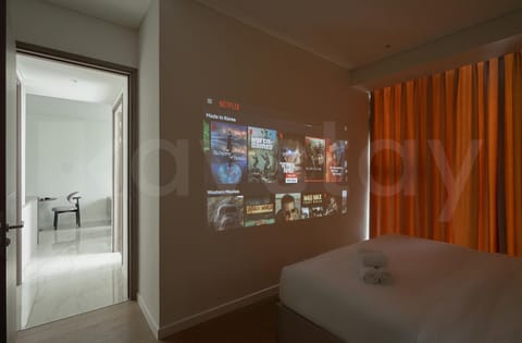 Bed, TV and multimedia, Bedroom