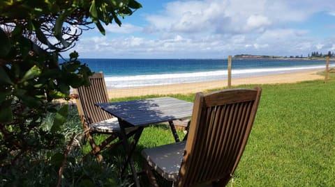 Absolute Beachfront 2BR Pet-Friendly Terrace - The Coachhouse Appartement in Sydney