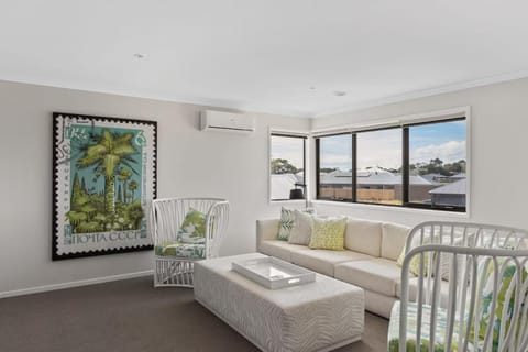 Living room, Photo of the whole room, Seating area