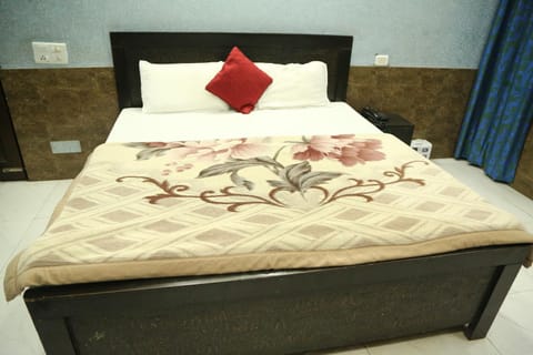 MID CITY HOTEL & RESTO Hotel in Chandigarh