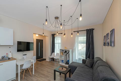 TV and multimedia, Living room, Seating area, Dining area