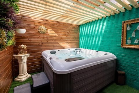 Le Musée ~ Sauna ~ Jacuzzi ~ Triplex Apartment in Valenciennes