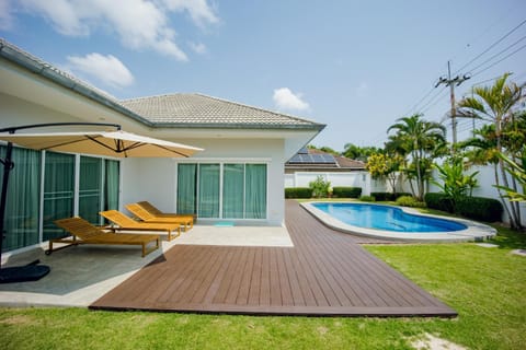 Patio, Garden, Swimming pool, sunbed