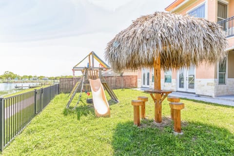 Charming 2 Story Retreat home House in Bacliff