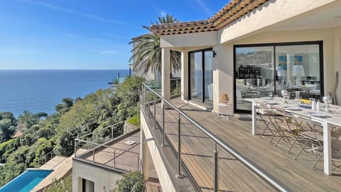 Property building, Pool view, Sea view