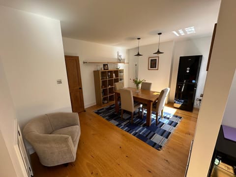 Colindale Lush Stay 30 mins central London Vacation rental in Edgware