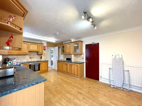 Kitchen or kitchenette, dishwasher, minibar, pet friendly, toaster