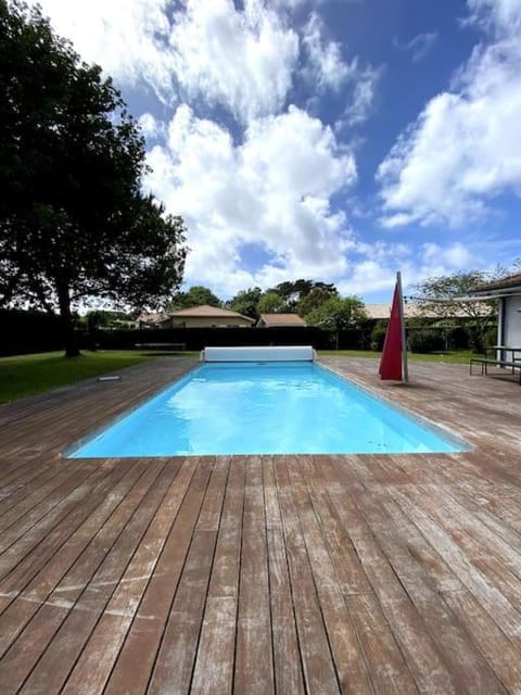 VILLA ZOGABY - piscine chauffée Villa in Arès