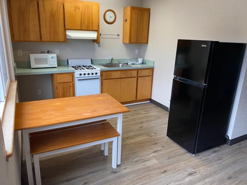 Rainbow Trout Retreat, Cabin 5 at Lower Kenai Lodge Casa in Ridgeway