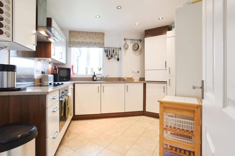 Air Maison - Whyke Haven Modern Apartment with Private Parking Apartment in Chichester