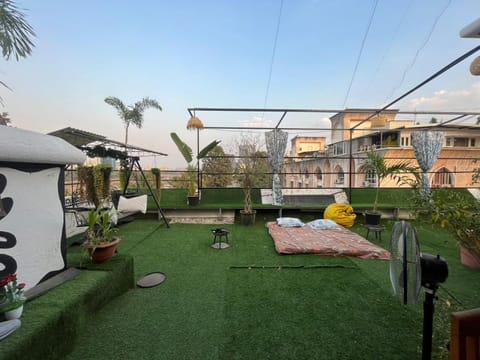 Jacuzzi house with private terrace ambiance Bed and breakfast in Pune