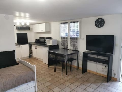 studio rez-de-chaussée jusqu'à 4 personnes Apartment in Joué-lès-Tours