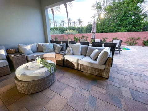 Balcony/Terrace, Seating area, Garden view