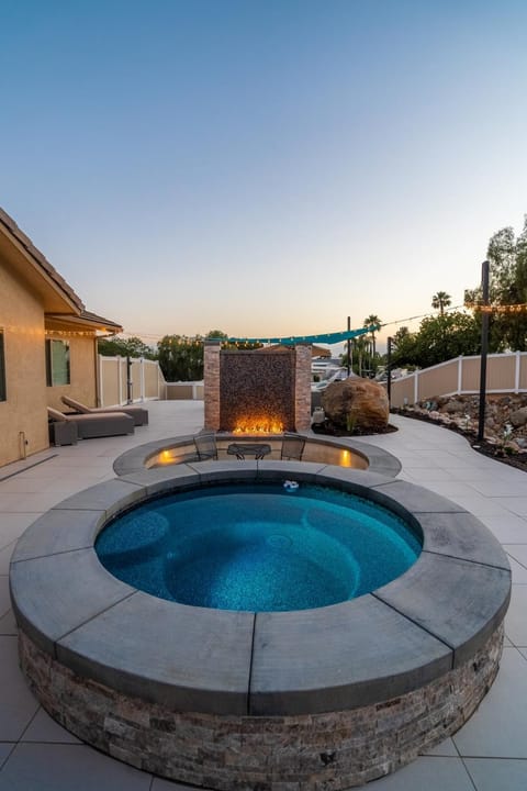 Modern Paradise of East County-4BR-Jacuzzi Casa in El Cajon