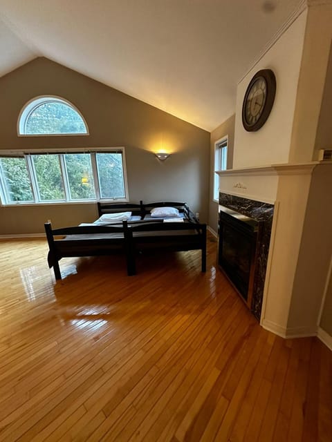 Stylish and Spacious Master Bedroom Suite for 3-5 Members P4a Location de vacances in Pickering