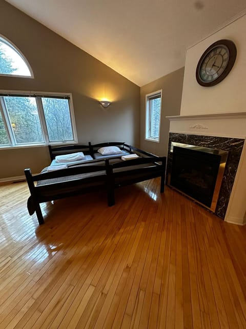 Stylish and Spacious Master Bedroom Suite for 3-5 Members P4a Vacation rental in Pickering