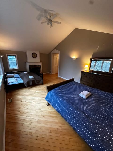 Stylish and Spacious Master Bedroom Suite for 3-5 Members P4a Urlaubsunterkunft in Pickering