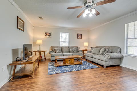 Charming Satsuma Home about 14 Mi to Mobile! Casa in Saraland
