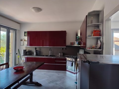 5 Terre Italian Delight Red Apartment in La Spezia