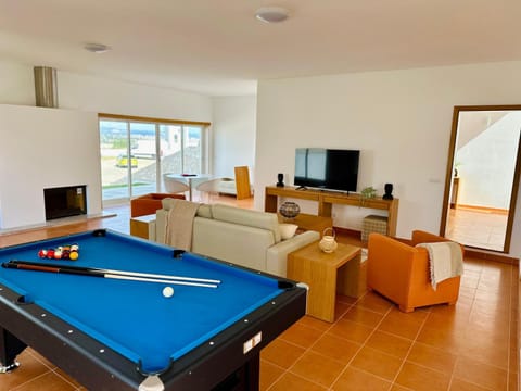 Communal lounge/ TV room, Communal lounge/ TV room, Billiard, Billiard, TV and multimedia, Living room, Evening entertainment