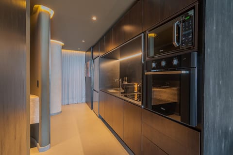 Kitchen or kitchenette, oven