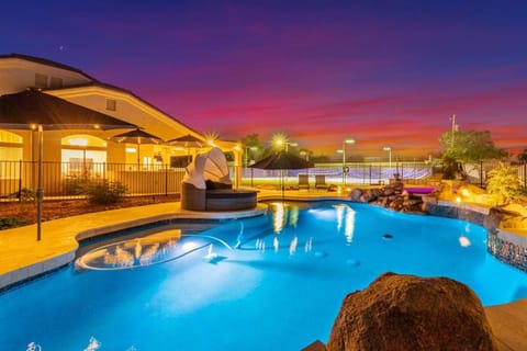 Sweetwater Estate-Pool-Spa-Sportcourt-Putt Grn House in Scottsdale