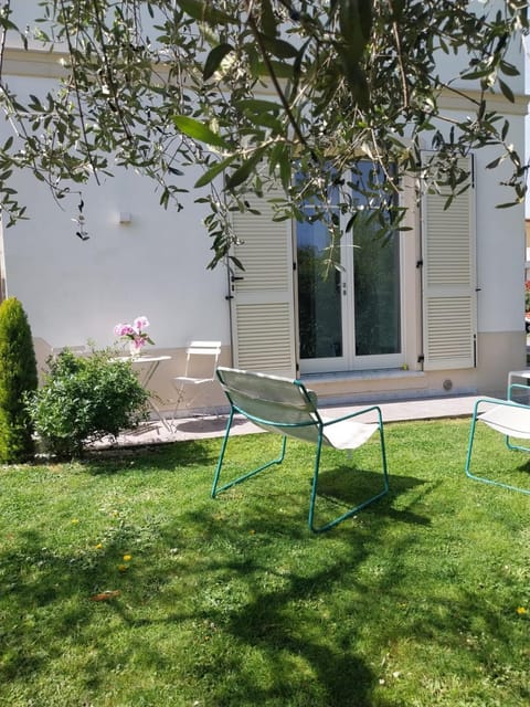 BEE HOME Bed and Breakfast in Carrara