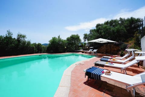 Villa Azzurra - Piscina, parcheggio privato, relax Moradia in Porto Istana