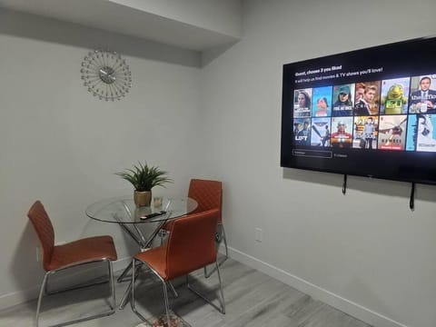 TV and multimedia, Living room, Dining area, Evening entertainment