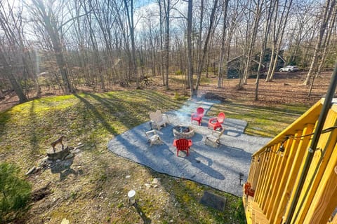 Pocono Tree-Lined Retreat with Fire Pit! House in Middle Smithfield