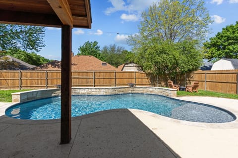 The Charming House & Pool in DFW Villa in Keller
