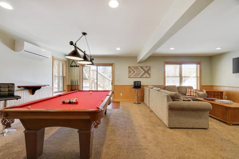 Otter Banks by AvantStay Sleeps 18 Hot Tub Views Game Room House in Tunkhannock Township