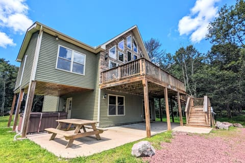 Otter Banks by AvantStay Sleeps 18 Hot Tub Views Game Room House in Tunkhannock Township