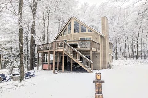 Getaway Chalet by AvantStay Hot Tub Game Room Fire Pit Chalet in Hickory Run State Park