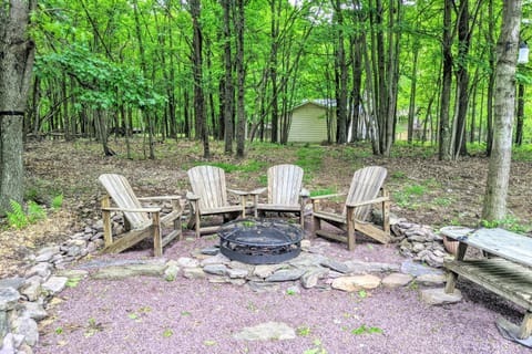 Ridge Retreat by AvantStay Game Room Covered Porch Fire Pit House in Tunkhannock Township
