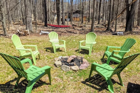Mountain Memories by AvantStay Hot Tub Enclosed Deck Large Yard w Fire Pit House in Kidder Township