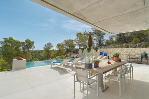 Balcony/Terrace, Dining area, Swimming pool