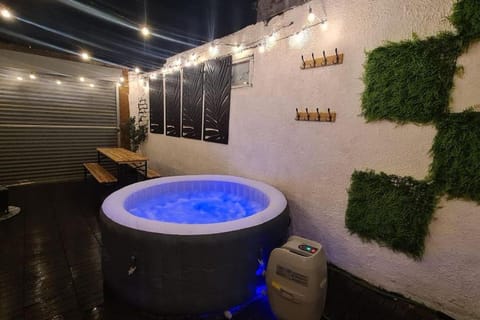 Garden, Hot Tub