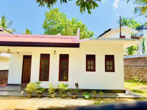 J Home Stay Ukwatta House in Galle