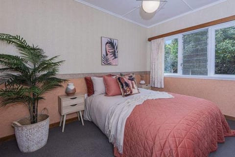 Rest & Relax villa Whangarei 4 Bedrooms 2 Bath family home Chalet in Whangārei